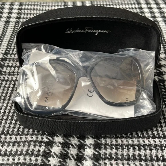 Salvatore Ferragamo 65mm Black Oversized Sunglasses - Picture 2 of 7